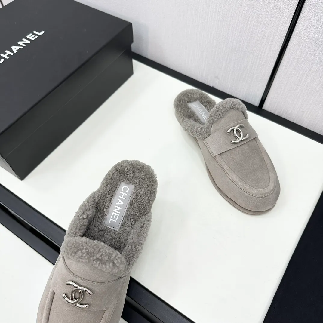 👟👟Ex-factory price 600👟👟Chanel 24K new furry loafers and Teddy furry shoes for autumn and winter. Very comfortable. Maillard brown is still very suitable for autumn and winter~ Suede upper, fur lining integrated, leather outsole Size: 35-39, other sizes are customized